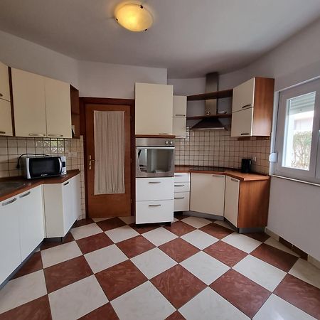 The Florens Residence Near The Beach With The Pool, Bbq And Kids Playground, Zadar Diklo Cameră foto