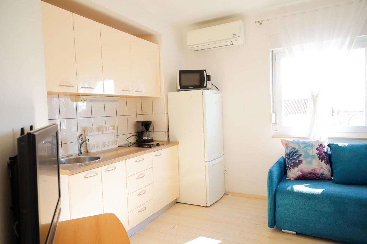 The Florens Residence Near The Beach With The Pool, Bbq And Kids Playground, Zadar Diklo Exterior foto