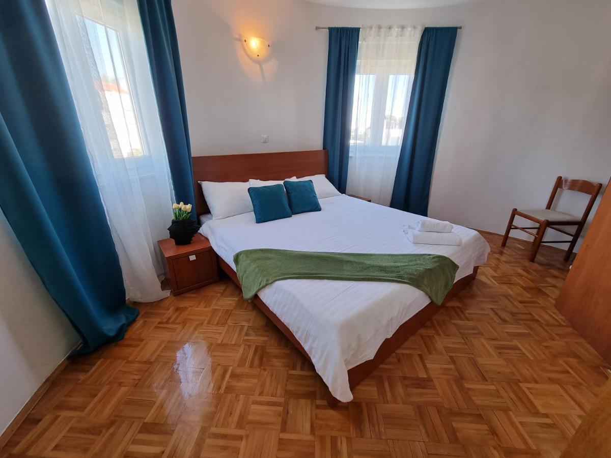 The Florens Residence Near The Beach With The Pool, Bbq And Kids Playground, Zadar Diklo Exterior foto