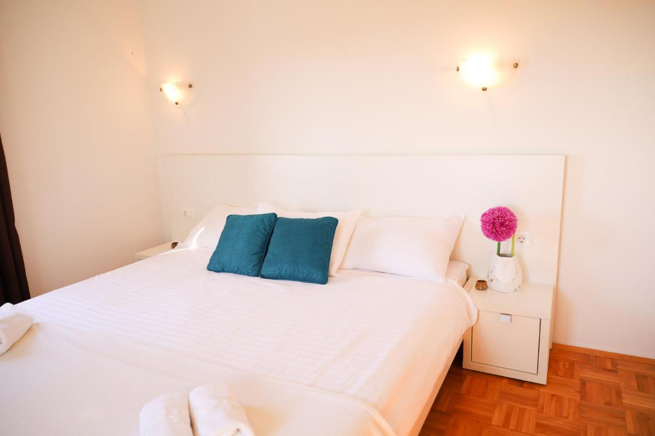 The Florens Residence Near The Beach With The Pool, Bbq And Kids Playground, Zadar Diklo Exterior foto