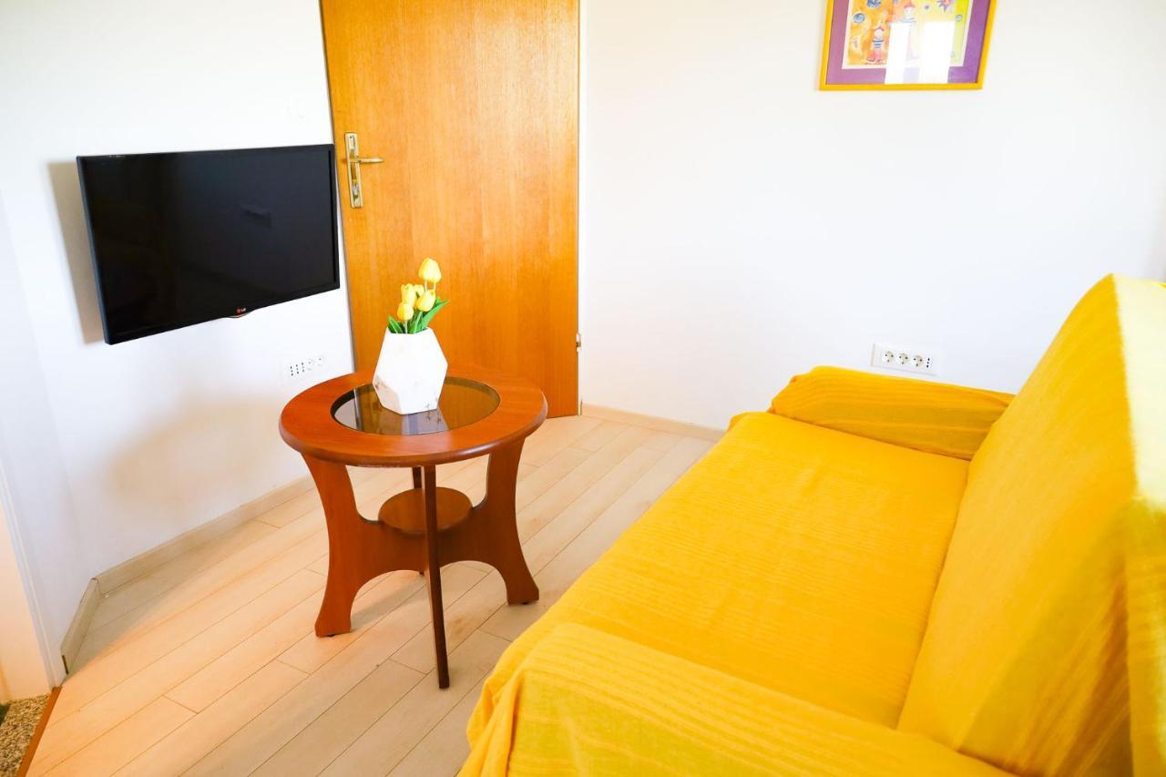 The Florens Residence Near The Beach With The Pool, Bbq And Kids Playground, Zadar Diklo Exterior foto
