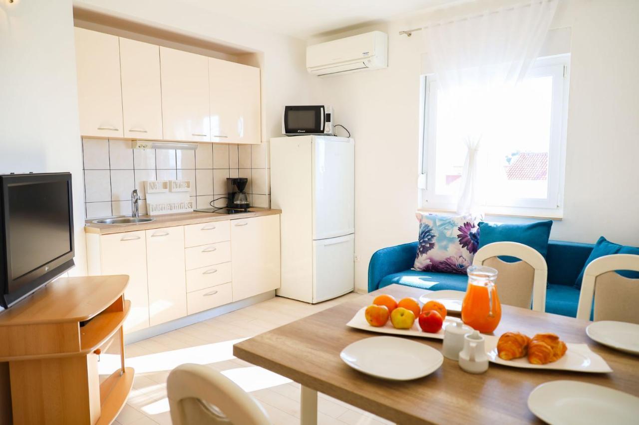 The Florens Residence Near The Beach With The Pool, Bbq And Kids Playground, Zadar Diklo Exterior foto