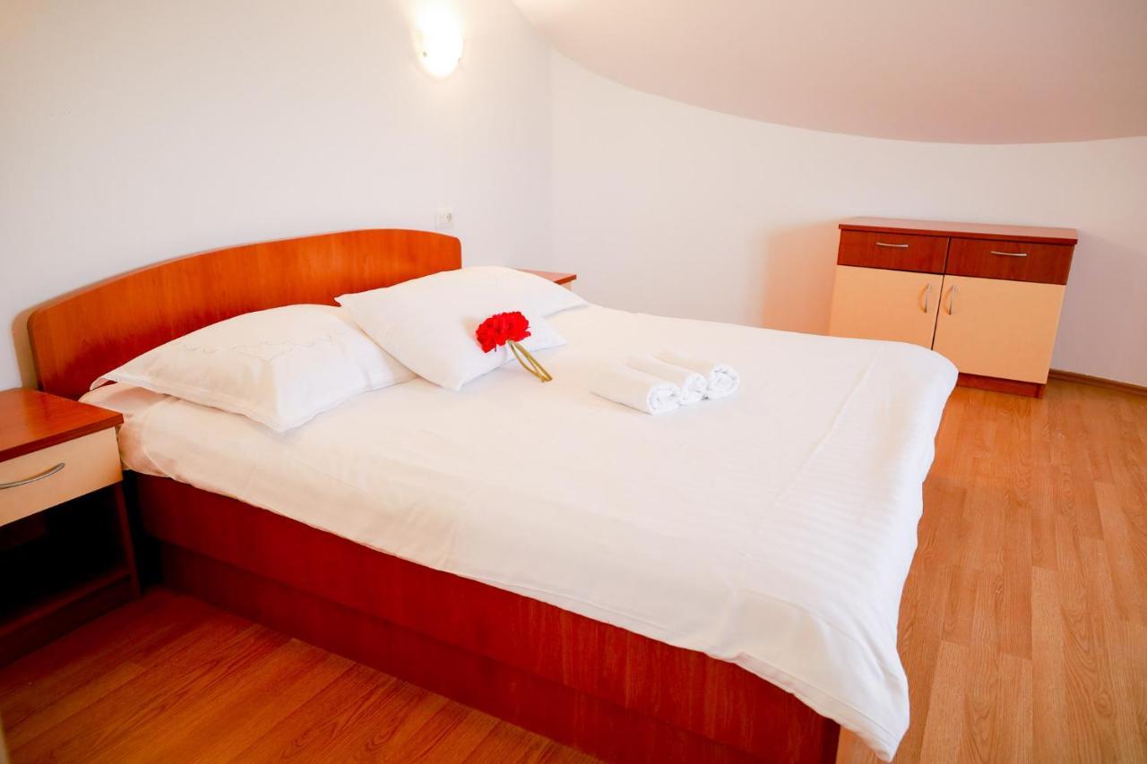 The Florens Residence Near The Beach With The Pool, Bbq And Kids Playground, Zadar Diklo Exterior foto